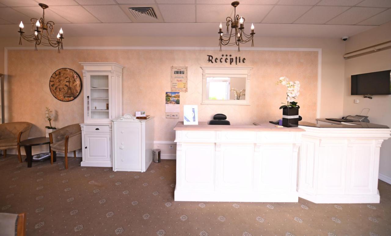 Vip Motel Restaurant Hateg Ngoại thất bức ảnh