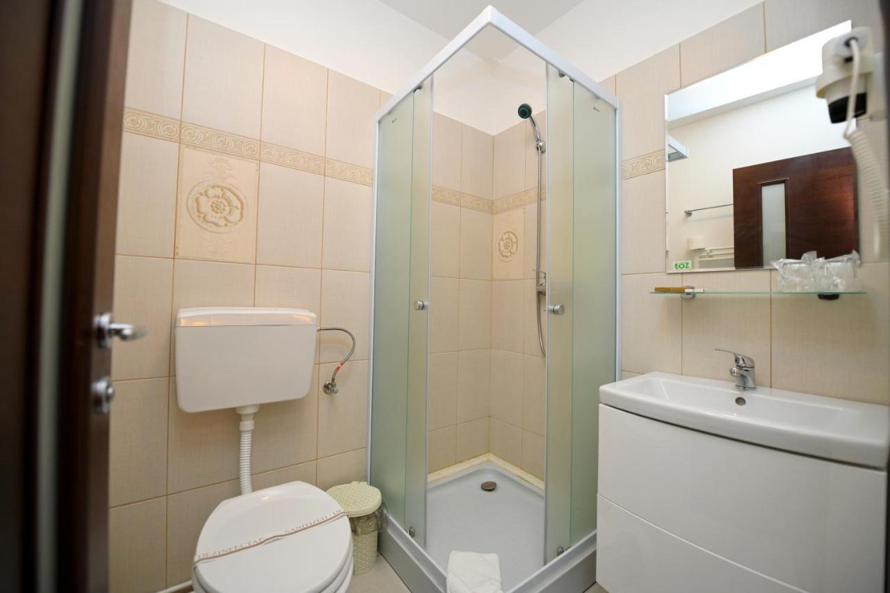 Vip Motel Restaurant Hateg Ngoại thất bức ảnh